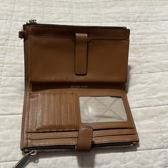 Michael Kors Classic Brown Logo Pocket Book - Picture 3 of 6